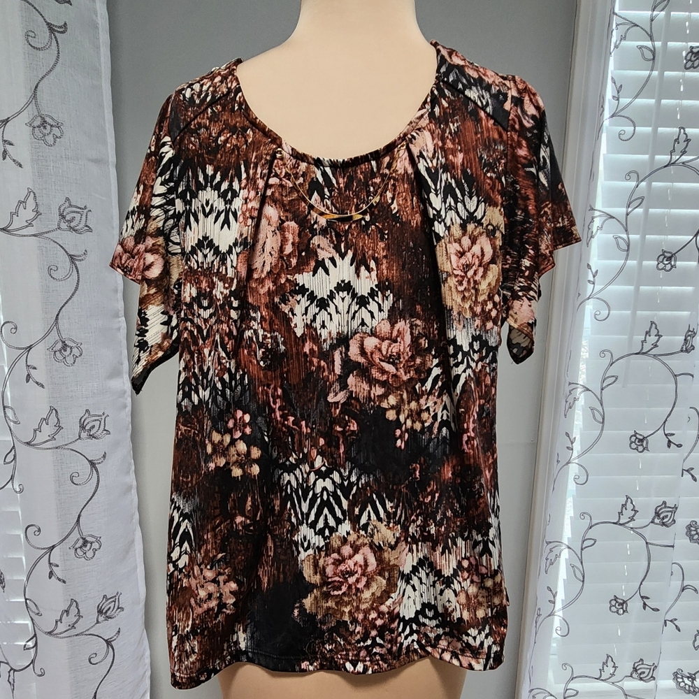 NOTATIONS Woman’s Leopard Print Top Medium Gold Bar On Neckline Drop Tail